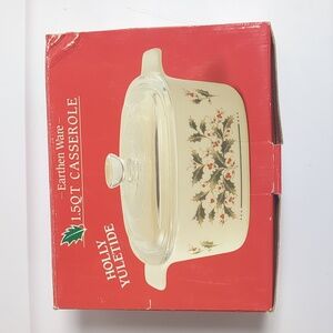 Holly Yuletide 1.5QT Earthenware Casserole